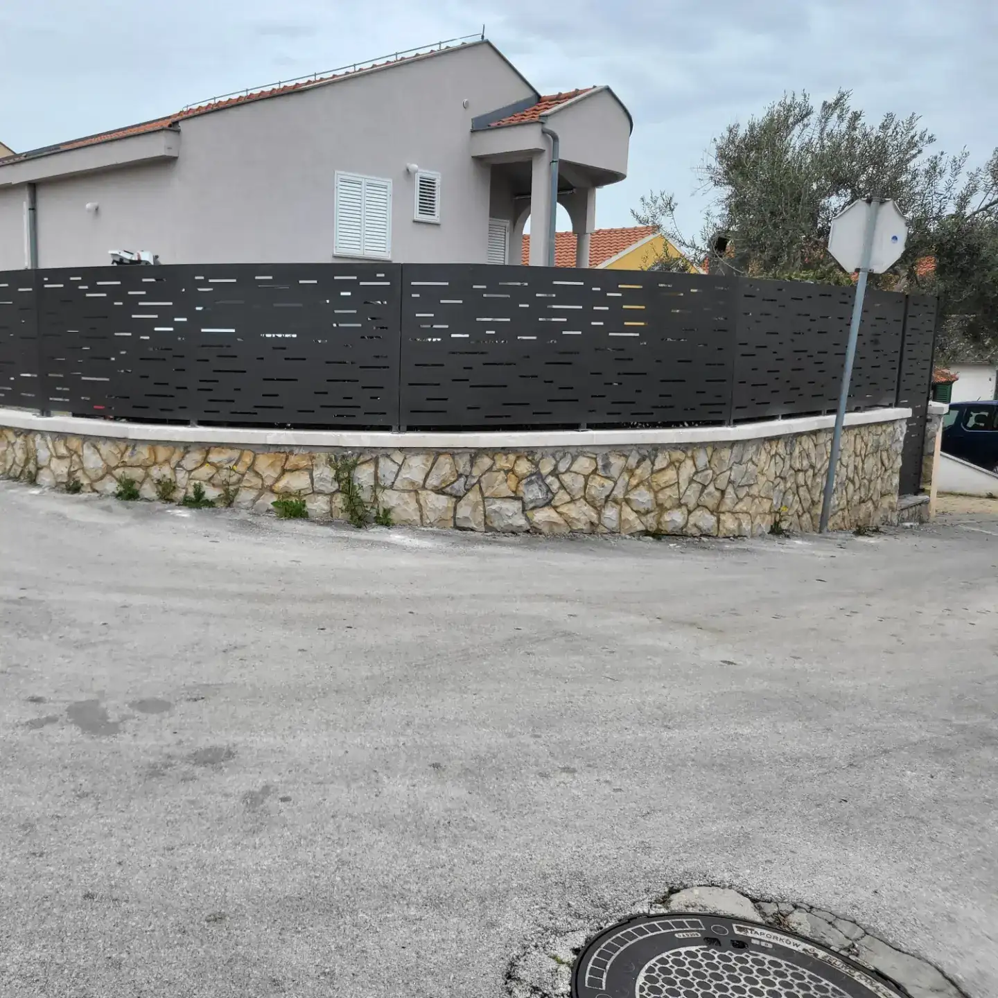 Perforirane ograde i vrata - 