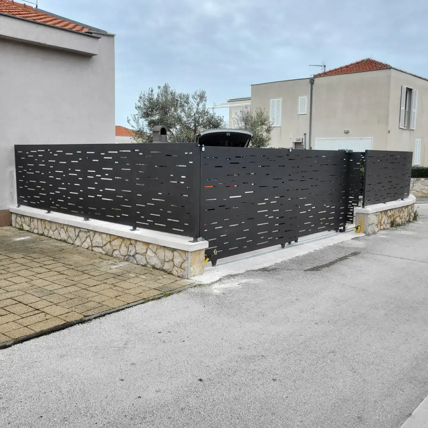 Perforirane ograde i vrata - 